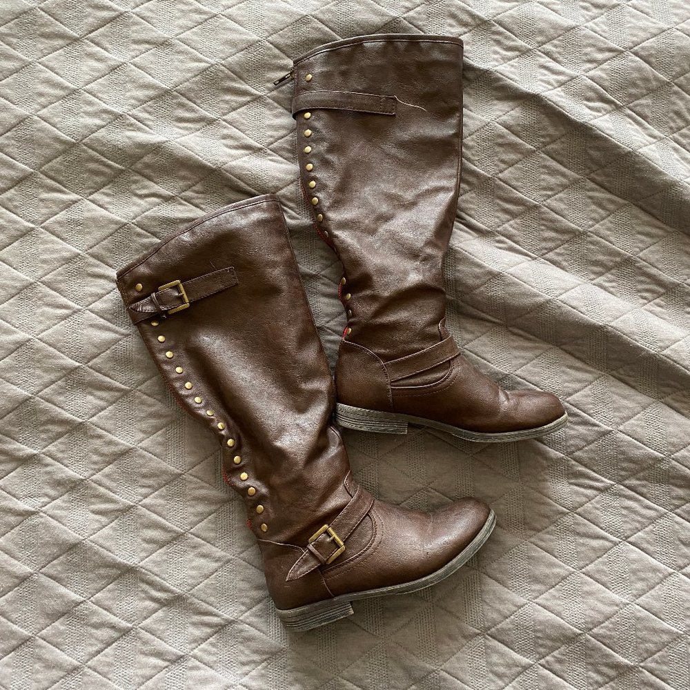 Brown riding boots with red zipper + bronze studs